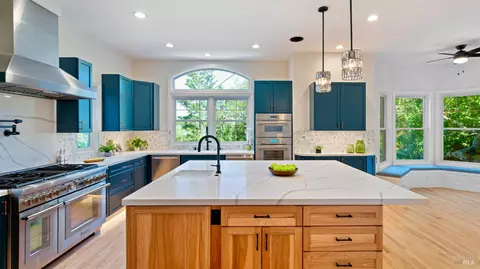1362 Manzanita Ct, Santa Rosa, CA 95404