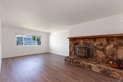 830 Malaga Dr, Ukiah, CA 95482 photo 4