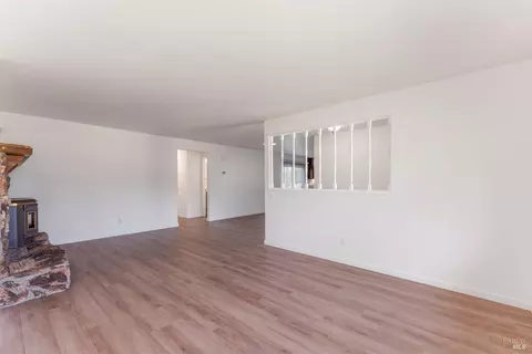 830 Malaga Dr, Ukiah, CA 95482 photo 5