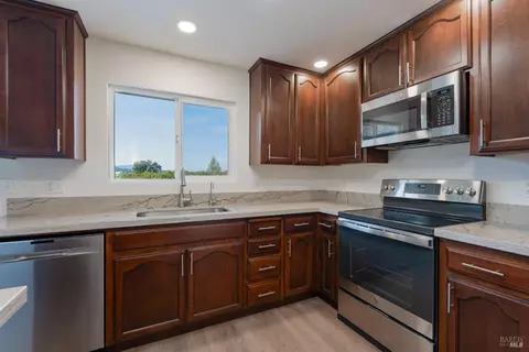 830 Malaga Dr, Ukiah, CA 95482 photo 9