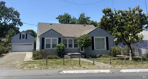 825 Burbank Ave, Santa Rosa, CA 95407