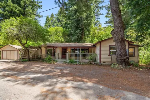 19010 Sunny Dr, Guerneville, CA 95446
