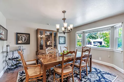 Dining - 6139 Lockwood Dr, Windsor, CA 95492 photo 2 of 3