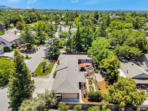 View/Area - 6139 Lockwood Dr, Windsor, CA 95492 photo 2 of 6