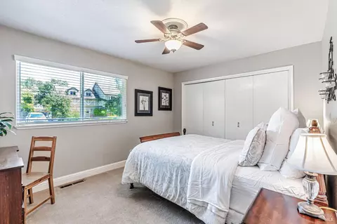 Bedroom - 6139 Lockwood Dr, Windsor, CA 95492 photo 4 of 6