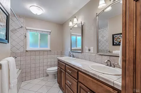 Bath - 6139 Lockwood Dr, Windsor, CA 95492 photo 2 of 2