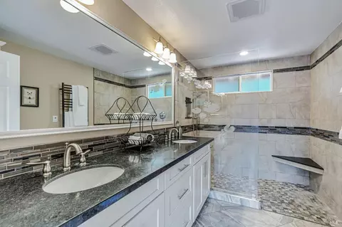 Bath - 6139 Lockwood Dr, Windsor, CA 95492 photo 1 of 2
