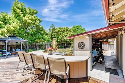 Exterior - 6139 Lockwood Dr, Windsor, CA 95492 photo 16 of 46
