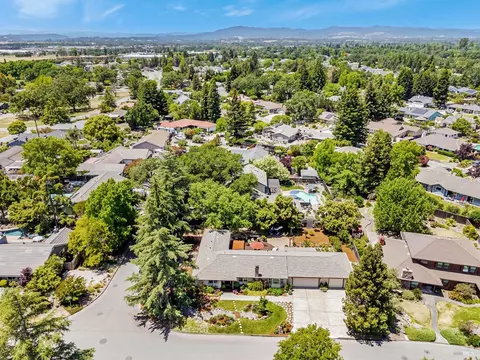 View/Area - 6139 Lockwood Dr, Windsor, CA 95492 photo 3 of 6