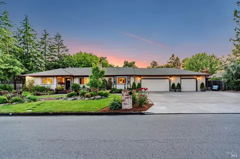 6139 Lockwood Dr, Windsor, CA 95492