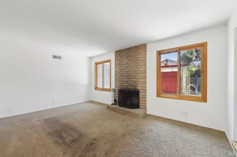 Living - 888 Greenway Dr, Martinez, CA 94553 photo 4 of 4