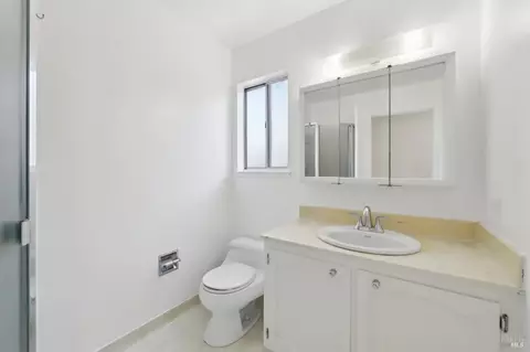 Bath - 888 Greenway Dr, Martinez, CA 94553 photo 3 of 4