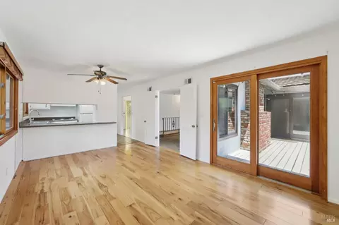 Living - 888 Greenway Dr, Martinez, CA 94553 photo 1 of 4