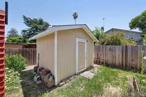 Exterior - 888 Greenway Dr, Martinez, CA 94553 photo 9 of 10