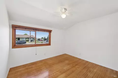 Bedroom - 888 Greenway Dr, Martinez, CA 94553 photo 3 of 7