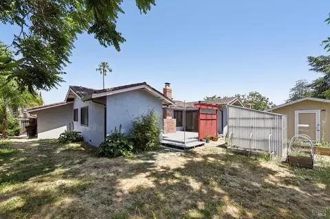 Exterior - 888 Greenway Dr, Martinez, CA 94553 photo 2 of 10