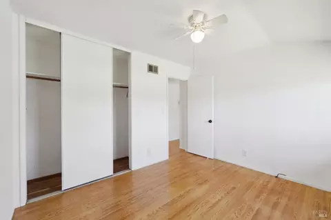 Bedroom - 888 Greenway Dr, Martinez, CA 94553 photo 4 of 7