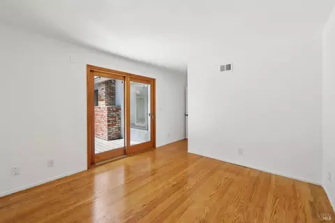 Bedroom - 888 Greenway Dr, Martinez, CA 94553 photo 6 of 7