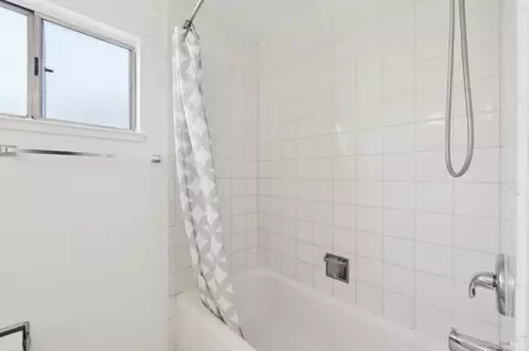 Bath - 888 Greenway Dr, Martinez, CA 94553 photo 2 of 4