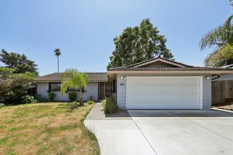 888 Greenway Dr, Martinez, CA 94553