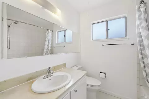 Bath - 888 Greenway Dr, Martinez, CA 94553 photo 1 of 4
