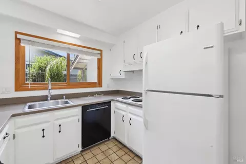 Kitchen - 888 Greenway Dr, Martinez, CA 94553 photo 3 of 3