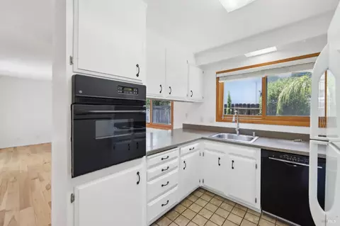 Kitchen - 888 Greenway Dr, Martinez, CA 94553 photo 2 of 3