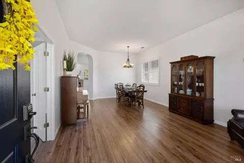 Entry Way - 1024 Feather River Ct, Vacaville, CA 95688 photo 3 of 6