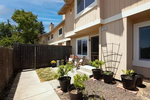1452 Gold Way, Rohnert Park, CA 94928