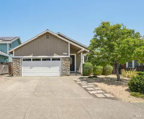 10940 Rio Ruso Dr, Windsor, CA 95492