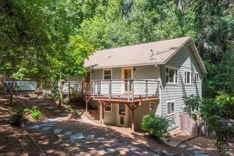 9001 River Rd, Forestville, CA 95436