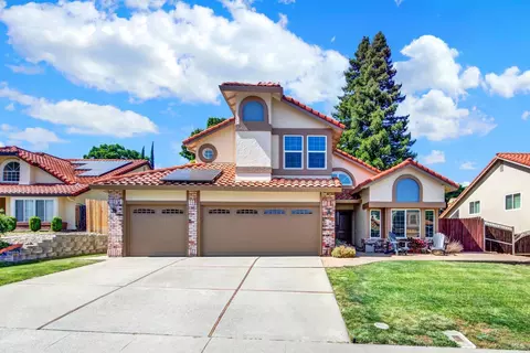 820 Woburn Ct, Vacaville, CA 95688