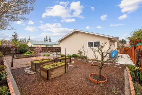 Exterior - 3524 Cascade St, Napa, CA 94558 photo 13 of 18