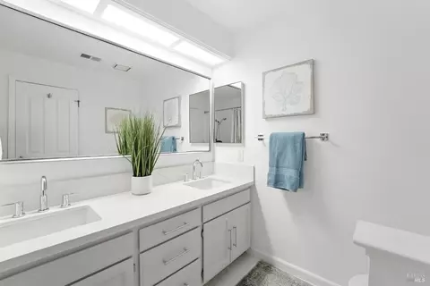 Bath - 8704 Cypress Ave, Cotati, CA 94931 photo 2 of 7