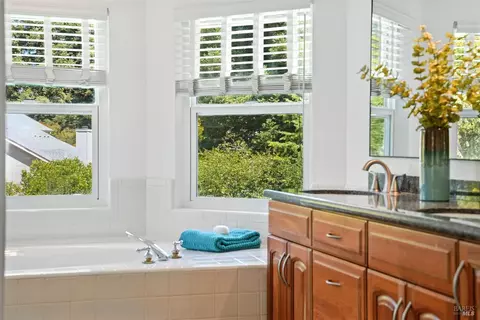 Bath - 8704 Cypress Ave, Cotati, CA 94931 photo 7 of 7