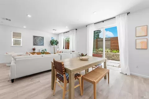 Dining - 866 Fruit Stand Cir, Vacaville, CA 95688 photo 1 of 2
