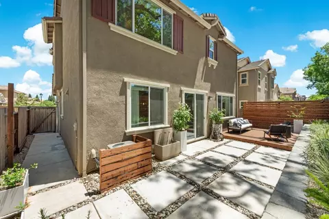 Exterior - 866 Fruit Stand Cir, Vacaville, CA 95688 photo 3 of 11