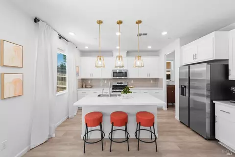 Kitchen - 866 Fruit Stand Cir, Vacaville, CA 95688 photo 2 of 5