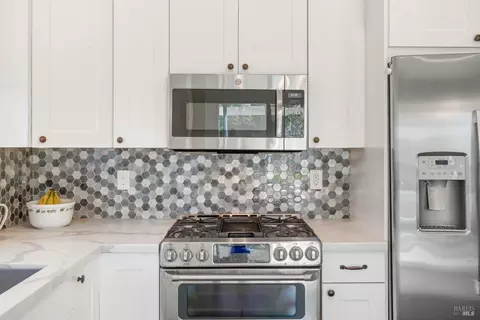 Kitchen - 1735 Marenda Dr, Dixon, CA 95620 photo 4 of 6