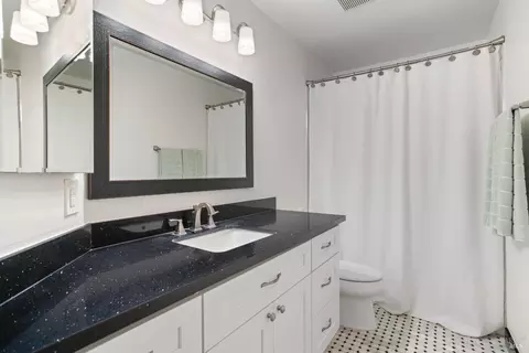 Bath - 1735 Marenda Dr, Dixon, CA 95620 photo 1 of 3