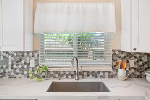 Kitchen - 1735 Marenda Dr, Dixon, CA 95620 photo 5 of 6