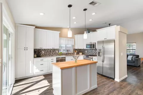 Kitchen - 1735 Marenda Dr, Dixon, CA 95620 photo 2 of 6