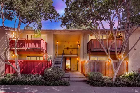 652 Arcadia Dr, Vacaville, CA 95687