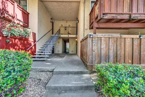 652 Arcadia Dr, Vacaville, CA 95687 photo 2