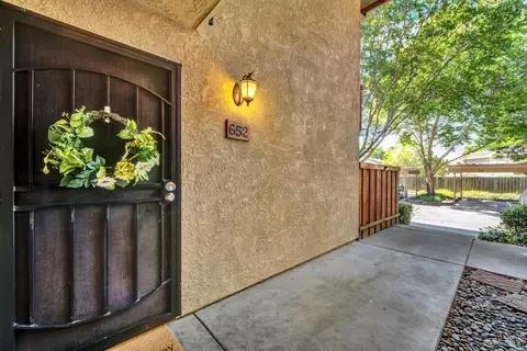 652 Arcadia Dr, Vacaville, CA 95687 photo 4