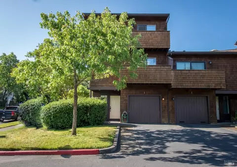 1 Liberty Ln, Petaluma, CA 94952