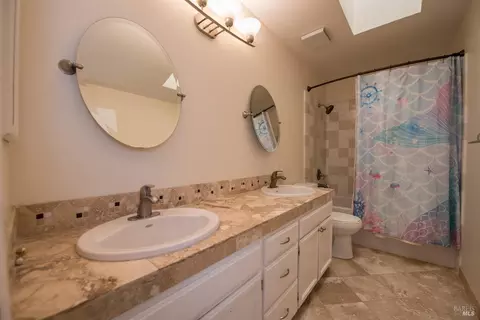 Bath - 1 Liberty Ln, Petaluma, CA 94952 photo 3 of 3