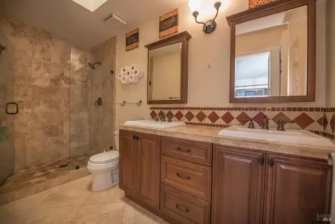 Bath - 1 Liberty Ln, Petaluma, CA 94952 photo 2 of 3