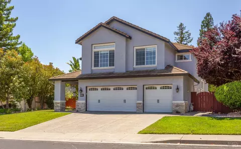 612 Hillcrest Cir, Vacaville, CA 95688
