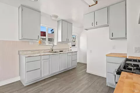 Kitchen - 91 Nancy Ln, Willits, CA 95490 photo 2 of 2
